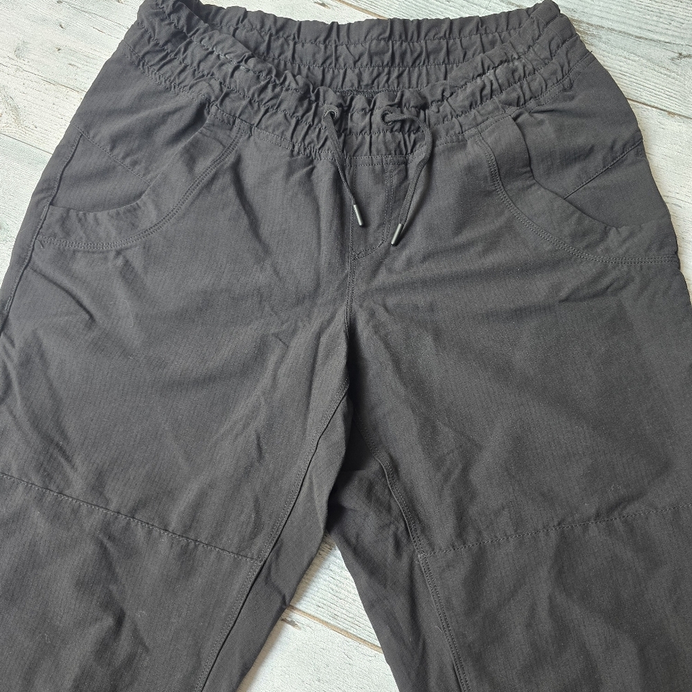 MEC Capri Black Cropped Pants Womens Size 4 - Picture 4 of 13